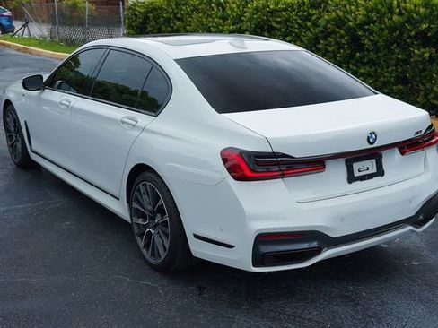 Used 2022 BMW 740i w/ M Sport Package RWD image 8