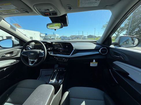 New 2025 Chevrolet Trax LT w/ LT Convenience Package image 12
