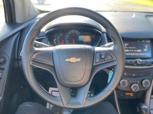 Used 2017 Chevrolet Trax LS FWD image 28