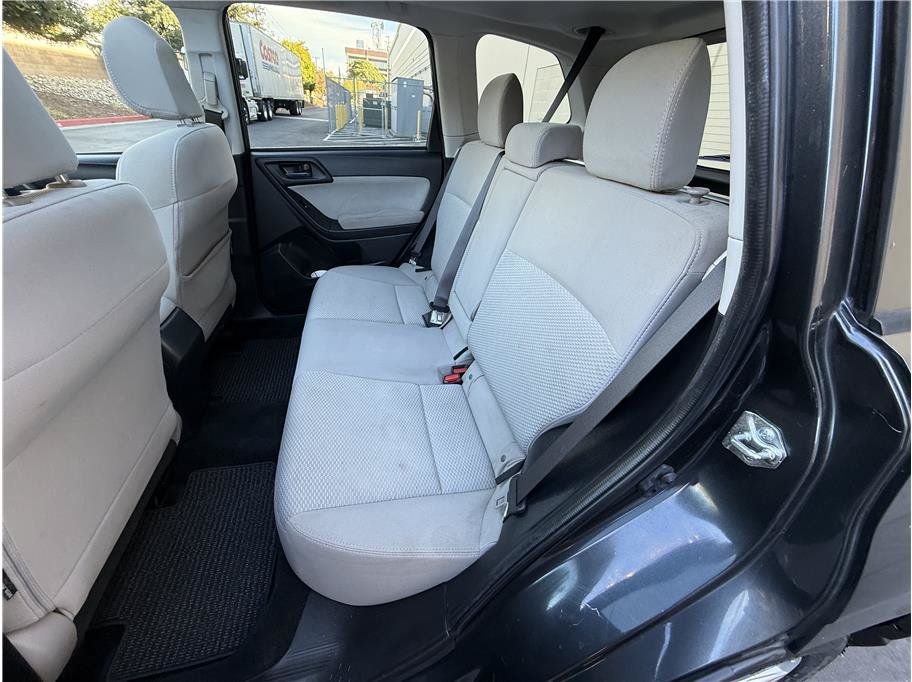 Used 2015 Subaru Forester 2.5i Premium AWD/4WD image 21