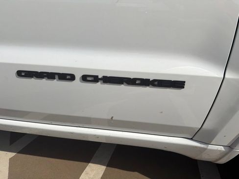 Used 2021 Jeep Grand Cherokee Laredo X RWD image 3