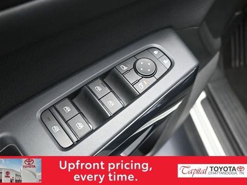 Used 2024 Nissan Pathfinder SV image 32