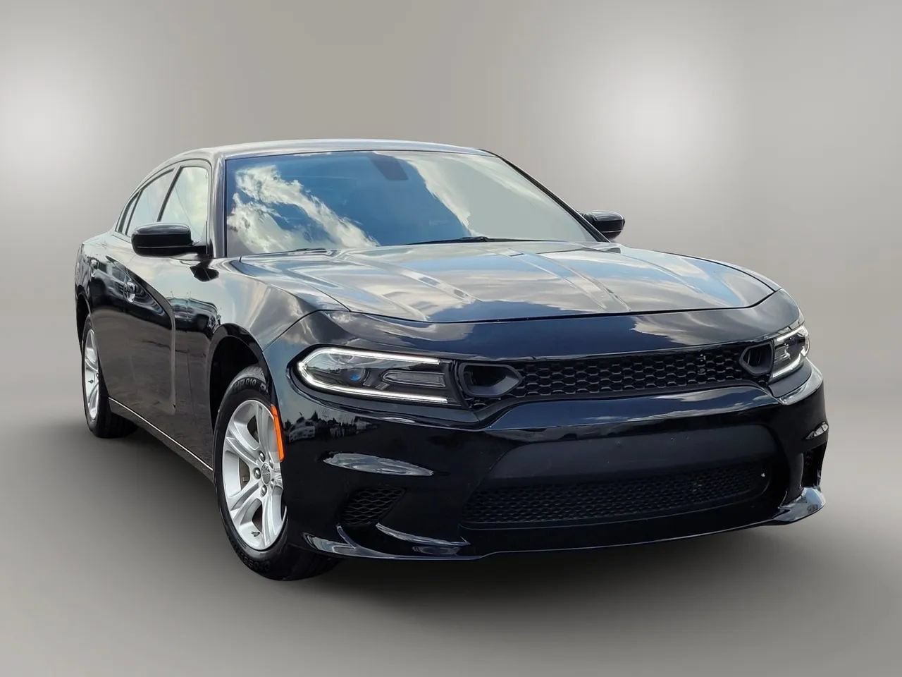 Used 2023 Dodge Charger SXT RWD image 4