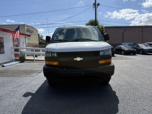 Used 2019 Chevrolet Express 2500 Extended RWD image 3