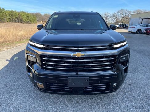 New 2026 Chevrolet Traverse High Country w/ LPO, Floor Liner Package FWD image 8