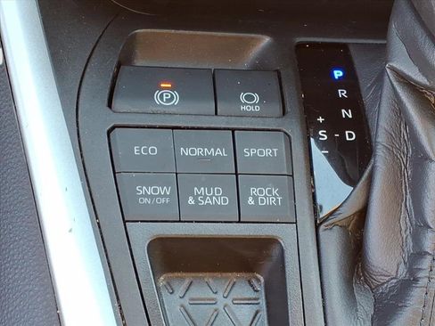 Used 2021 Toyota RAV4 XLE image 24