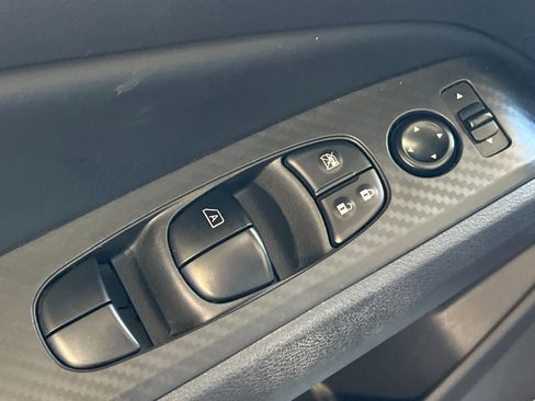 Used 2025 Nissan Altima 2.5 SV FWD image 14