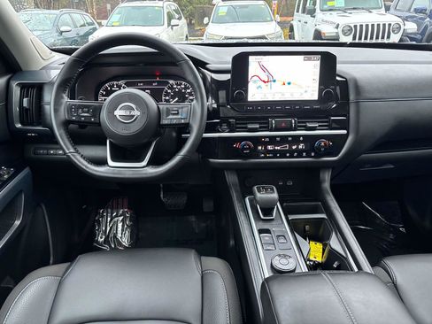 Used 2025 Nissan Pathfinder SL w/ SL Premium Package image 13