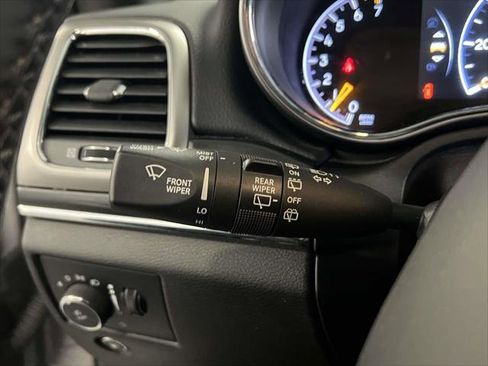 Used 2020 Jeep Grand Cherokee Limited image 22