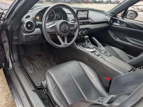 Used 2022 MAZDA MX-5 Miata RF Grand Touring image 10