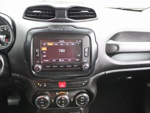 Used 2017 Jeep Renegade Limited image 15