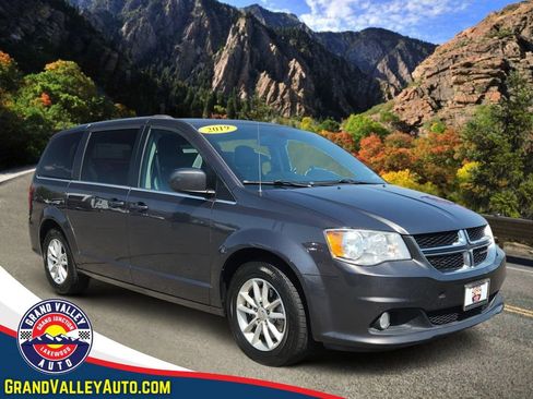 Used 2019 Dodge Grand Caravan SXT FWD image 1