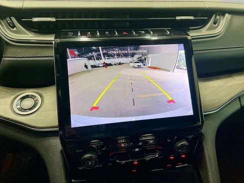 Used 2023 Jeep Grand Cherokee Overland AWD/4WD image 31