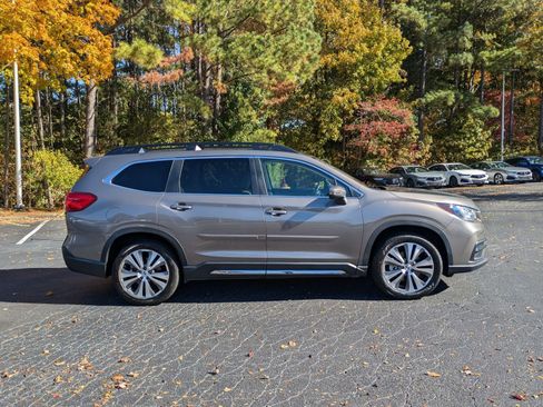 Used 2022 Subaru Ascent Limited w/ Technology Package image 4