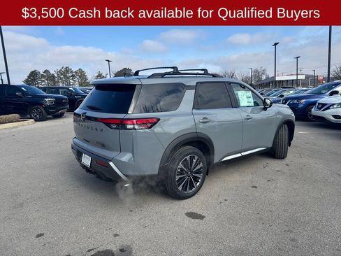 New 2026 Nissan Pathfinder Platinum image 8