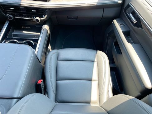 Used 2025 Chevrolet Tahoe LT AWD/4WD image 23