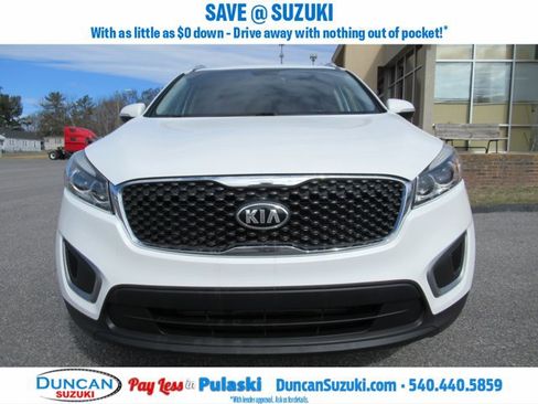 Used 2017 Kia Sorento LX image 2