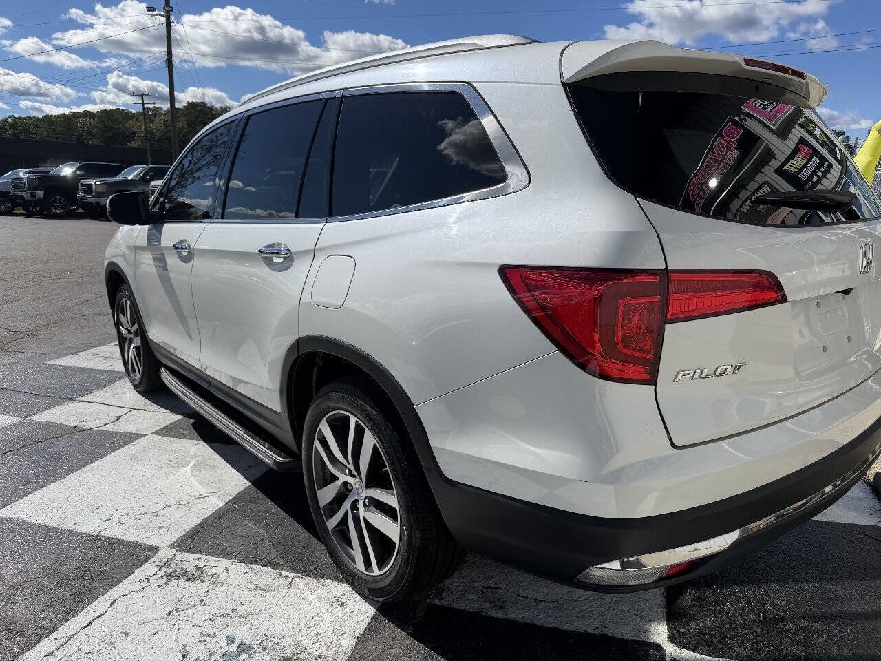 Used 2017 Honda Pilot Touring image 8