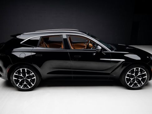 Used 2023 Aston Martin DBX image 33