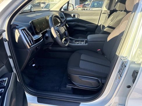 New 2026 Kia Sorento LX image 7