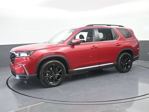 Used 2025 Honda Pilot Touring image 2