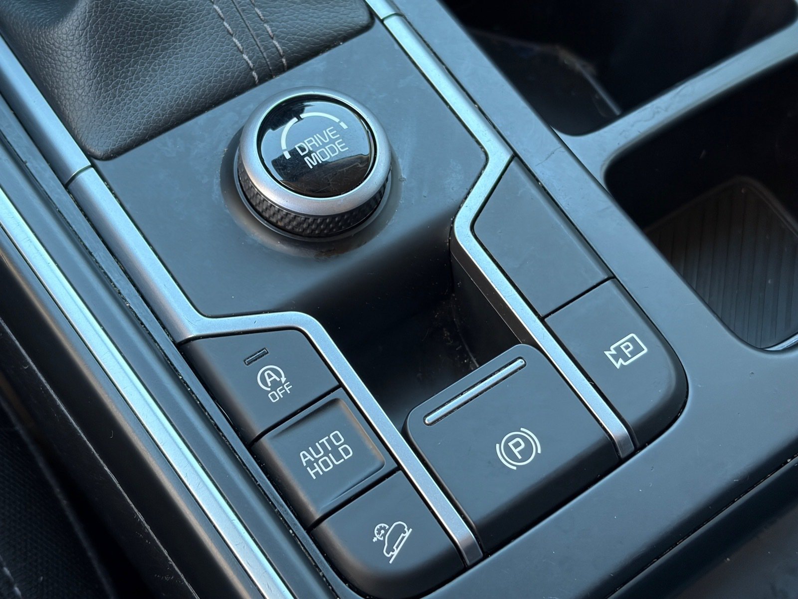 Certified 2025 Kia Sorento LX FWD image 30