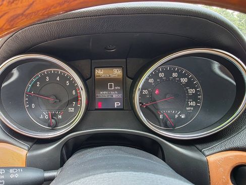 Used 2013 Jeep Grand Cherokee Overland AWD/4WD image 16