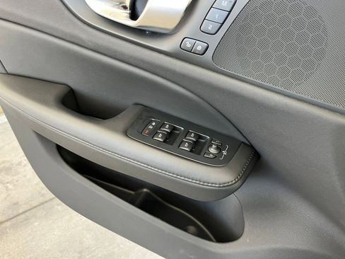 Used 2025 Volvo V60 B5 Cross Country Plus image 20