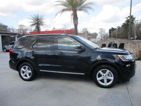 Used 2018 Ford Explorer XLT w/ Equipment Group 202A image 1