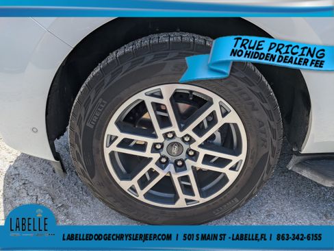 Used 2025 Ford Expedition Active AWD/4WD image 9