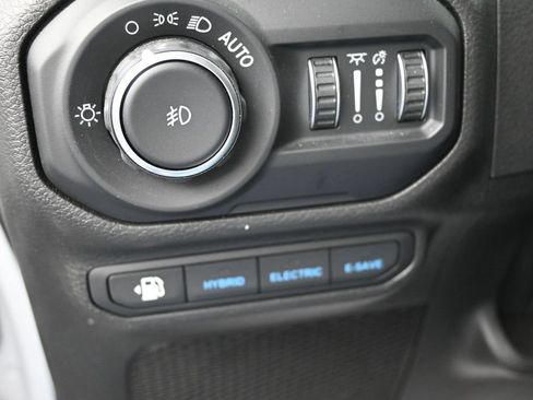 Used 2022 Jeep Wrangler Unlimited Sahara w/ Cold Weather Group AWD/4WD image 19
