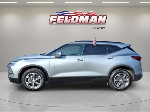 Used 2024 Chevrolet Blazer LT w/ Convenience Package FWD image 2