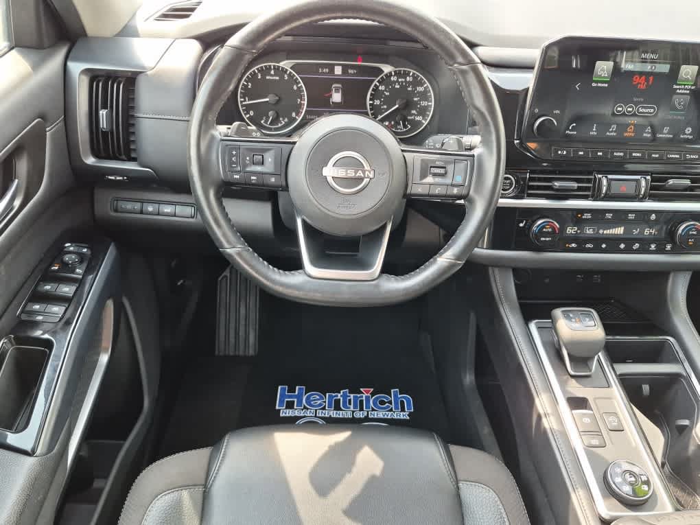 Used 2024 Nissan Pathfinder SL AWD/4WD image 10