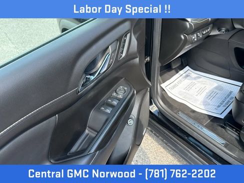 Certified 2023 GMC Acadia SLT w/ Elevation Edition AWD/4WD image 13