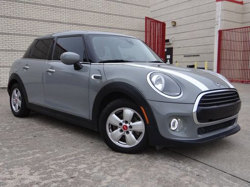Used 2021 MINI Cooper 4-Door Hardtop image 1