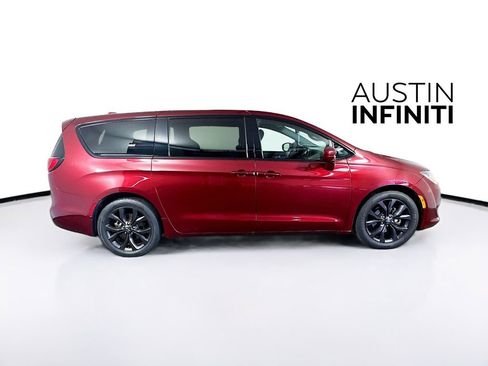 Used 2020 Chrysler Pacifica Touring w/ S Appearance Package image 9