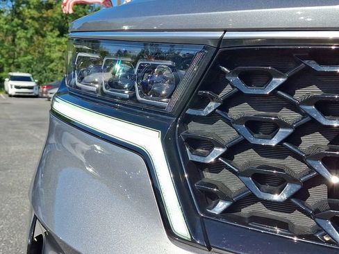 Certified 2023 Kia Sorento SX Prestige w/ Panoramic Sunroof Package AWD/4WD image 9