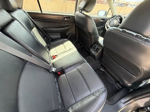 Used 2018 Subaru Outback 3.6R Limited AWD/4WD image 12