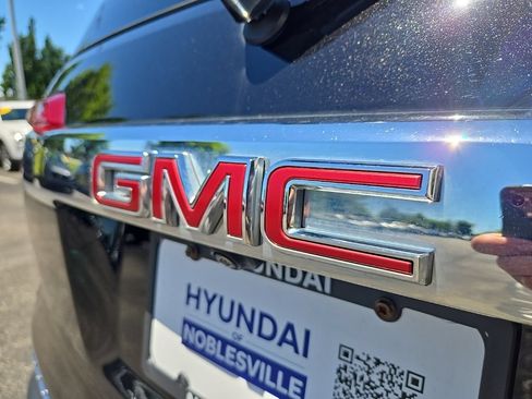 Used 2023 GMC Acadia SLE w/ Driver Convenience Package FWD image 13
