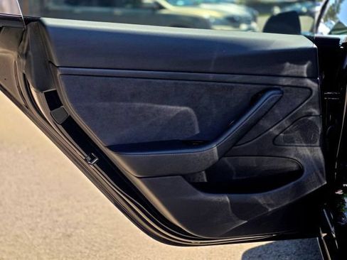 Used 2018 Tesla Model 3 Mid Range RWD image 40
