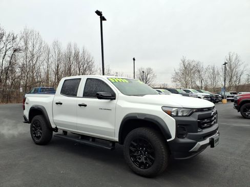 Used 2024 Chevrolet Colorado Trail Boss w/ Technology Package image 1