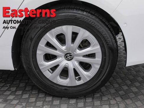 Used 2022 Toyota Prius LE image 31