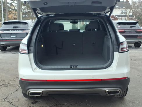 Used 2023 Lincoln Nautilus Reserve w/ Equipment Group 201A image 7