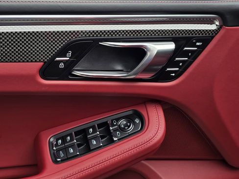 Certified 2025 Porsche Macan GTS AWD/4WD image 19