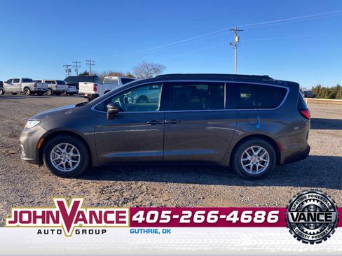 Used 2022 Chrysler Pacifica Touring-L image 2