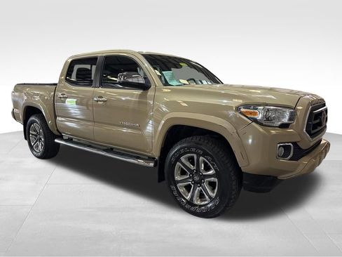 Used 2016 Toyota Tacoma Limited w/ Towing Package image 7