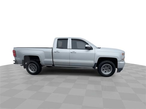 Used 2018 Chevrolet Silverado 1500 LT w/ All Star Edition image 9