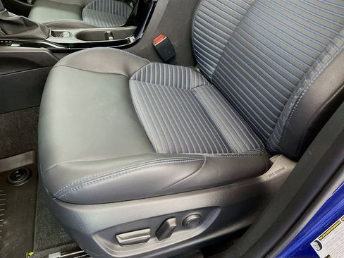 Used 2025 Toyota Corolla Cross AWD Hybrid w/ Convenience Package image 19