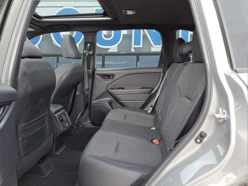 Used 2025 Subaru Forester Premium AWD/4WD image 9