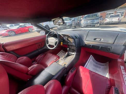 Used 1990 Chevrolet Corvette Convertible RWD image 21